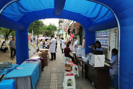 四川草莓视频18岁在线观看生物与药房合作举办免费做检测活动